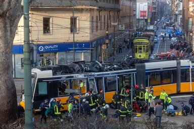A balesetben egy személy életét vesztette, többen pedig megsérültek (Fotó: Beta/Stefano Porta/LaPresse/AP)
