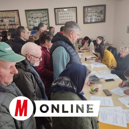 A VMSZ kúlai szervezete négy óra alatt összeszedte a szükséges aláírásokat (Paraczky László felvétele)