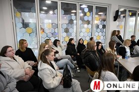 A Vajdasági Virtus vállalkozói ötletverseny résztvevői szakmai kiránduláson a szabadkai Masterplastban és Digital Hive-ban