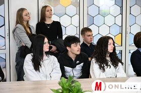 A Vajdasági Virtus vállalkozói ötletverseny résztvevői szakmai kiránduláson a szabadkai Masterplastban és Digital Hive-ban