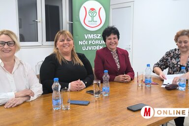 Az est vendégei Erdődi Edvina, a Magyar Szó Lapkiadó Kft. igazgatója, Sörös Zita egyetemi tanár és Király Éva fogorvosnő, magánvállalkozó voltak (Fotó: Dávid Csilla felvétele)