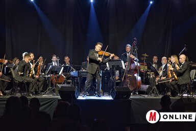 Teljesen megtelt a Zentai Sportcsarnok, ahol Mága Zoltán valamint a Budapesti Primarius Szimfonikus Zenekar és a Budapesti Gipsy Virtuózok lépett fel (Fotó: Gergely Árpád felvétele)