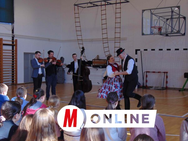 Szakács Tamást és Szakál Nikolettet a Duhaj zenekar kísérte (Vidács Hajnalka felvétele)