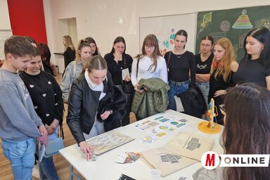 Interaktív előadások, beszélgetések, barátságos légkör / Bartus Bella felvétele