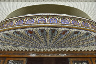 A falakon és a díszítéseken növényi motívumok köszönnek vissza / Fotó: Molnár Edvárd