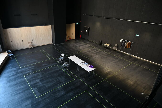 A tágas próbateremben jól megy a munka