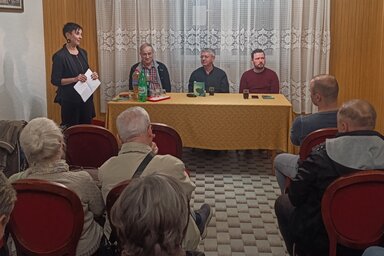 Az irodalmi est résztvevői és közönsége/Fotó: Stock János