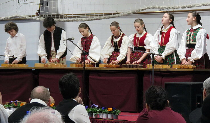 Az újvidéki Pörgető citerazenekar