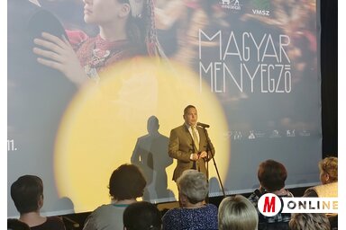 Ótott Róbert köszöntötte a közönséget (Fotó: L. Móger Tímea)