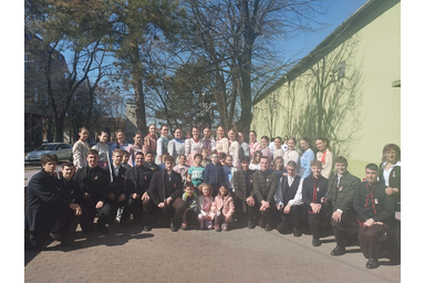 Az ünnepi műsor szavalói és táncosai (Fotó: Kancsár Izabella)