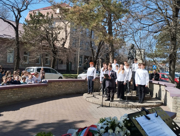 Ünnepi beszédet dr. Molnár Viktor, a VMSZ óbecsei községi szervezetének elnöke mondott (Fotó: Kancsár Izabella)