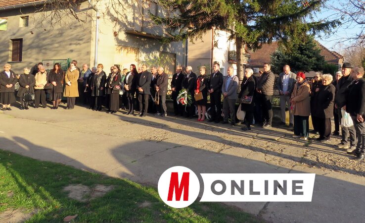 Az ünneplő közösség (Fotó: Kecskés István felvétele)