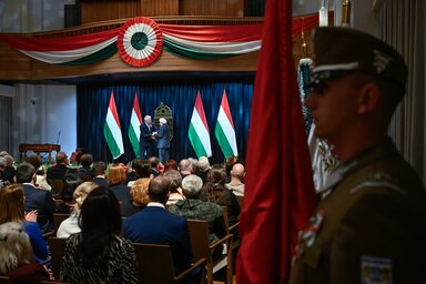 Nemzeti ünnepünk alkalmából pénteken több helyszínen állami kitüntetéseket adtak át olyan személyeknek, akik életútja példaként szolgálhat az egész magyar nemzet számára (Fotó: MTI)