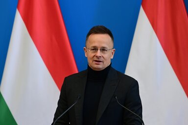 A külgazdasági és külügyminiszter hangsúlyozta, hogy a magyar kormány legfontosabb feladata kimaradni a háborúkból és megóvni a lakosságot (Fotó: MTI)