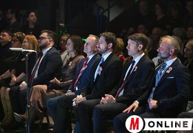 Zengjétek meg a jövőt! 