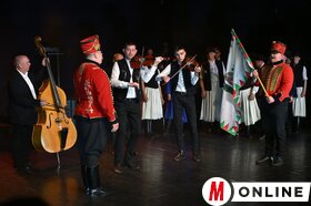 Zengjétek meg a jövőt! 