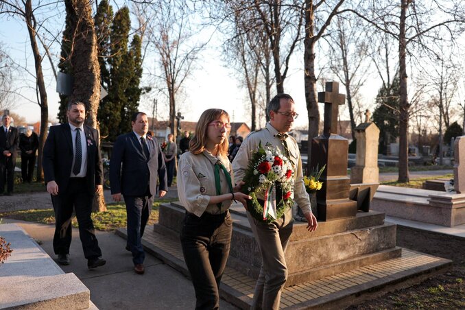 Az önkormányzat koszorúit is elhelyezték