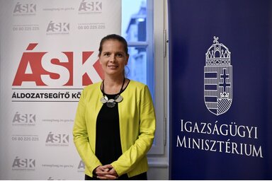 vansegitseg.im.gov.hu/Király Nóra