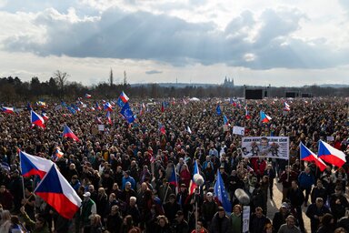 Több felszólaló bírálta és helytelenítette, hogy a kormány szerintük csökkentette az orosz agresszió ellen védekező Ukrajna támogatását (Fotó: Beta/AP)