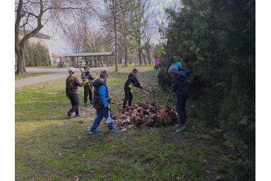 A gyerekek példás szorgalommal láttak munkához /Dér Dianna