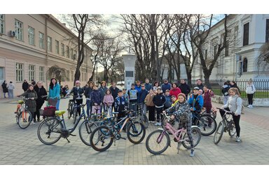 A biciklitúrán diákok, szülők és pedagógusok vettek részt / Ökobecse Polgári Egyesület felvétele