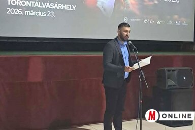 A közönséget Kerekes József, a Vajdasági Magyar Szövetség alelnöke köszöntötte (Fotó: Vidács Hajnalka)