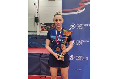 Rúzsa Surján Szabina egyesben és párosban is aranyérmes lett (Fotó: facebook.com/stonoteniskisavez)