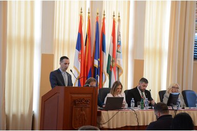 Az ülés java része az intézményvezetők beszámolóiból állt/Magyarkanizsa önkormányzata