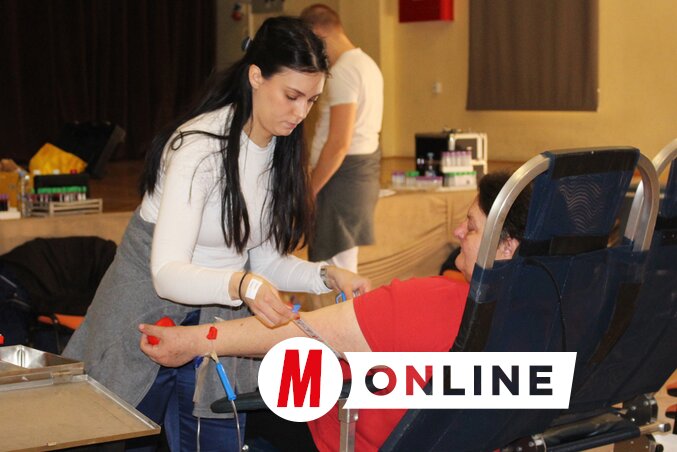 Hatvanketten adtak életmentő folyadékot Szenttamáson / Paraczky László felvétele