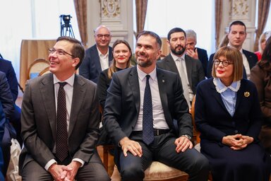 A városházán az újvidéki önkormányzat és a Moszkvától 380 kilométerre keletre fekvő város vezetői együttműködési térképet írtak alá (Fotó: Grad Novi Sad)