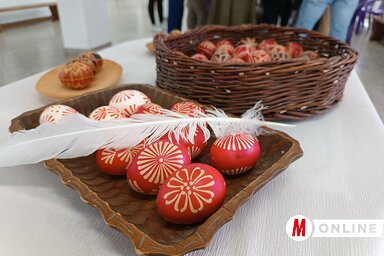 A foglalkozáson viasszal és lúdtollal készültek az írott tojások (Fotó: Gruik Zsuzsa)