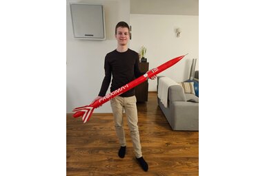 Kis Botond és a Proxima-I rakéta/Fotó: Facebook / Rabbit_Aerospace