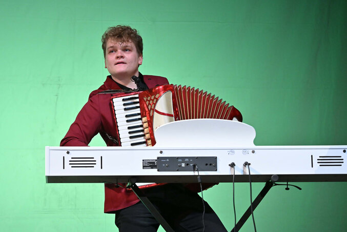 Ágyas Ádám a zene és Sziveri költészetének a bódulatában