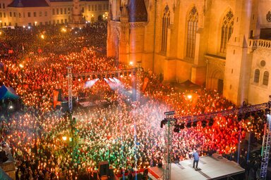 A kormánypártok győzelmet jósolnak, az ellenzék kormányzásra készül, miközben a kisebb pártok is saját súlyukat hangsúlyozták az utolsó megszólalásokban (Fotó: MTI)