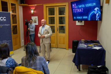 Dr. Mihalec Gábor érzékletes előadása lekötötte a közönség figyelmét/Fotó: Kőműves Zoltán
