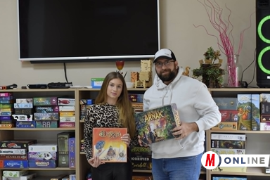 Kúti Antónia, a Falunkért Ifjúsági Csoport koordinátora és Szabó Attila, a csoport elnöke (Fotó: Falunkért Ifjúsági Csoport)