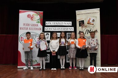 A díjazott elsős szavalók (Fotó: Kancsár Izabella felvétele)