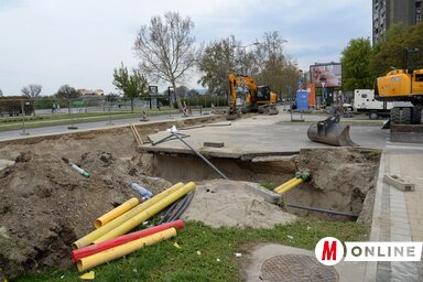 Az Újvidéki Távfűtő Művek megbízásából folytatódik a távhővezeték cseréje a Marko Miljanov utca és a rakpart kereszteződésénél (Fotó: Dávid Csilla felvétele)