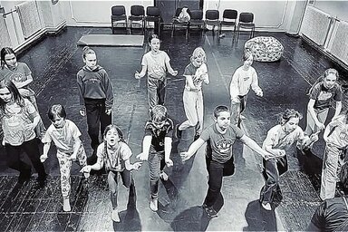 Teljesen új dologba vág az újvidéki Színes Szilánkok Diákszínpad (Fotó: Pongó Gábor)