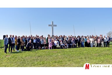 A nagyjárási tanyavilág egykori lakói és leszármazottaik/Gergely Árpád felvétele