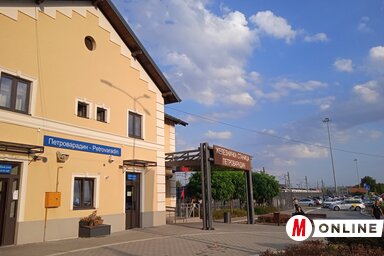 Az utasforgalom jelenleg a péterváradi állomásról bonyolódik le, hatalmas fennakadásokkal (Fotó: Szeli Balázs felvétele)