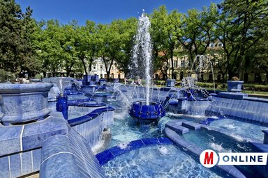 Mától ismét vízcsobogás töri meg a hajnalok csendjét a város szívében (Fotó: Molnár Edvárd felvétele)