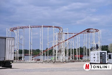 Már építik a vidámparkot (Fotó: Molnár Edvárd felvétele)