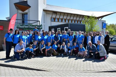 Jászkisér város közösségi oldala/Bácskossuthfalva népes küldöttsége az egyik kibocsátó településen