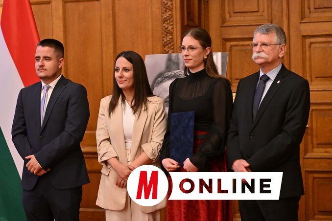 A vajdasági Tápai Emma büszkén vette kézbe az oklevelet (Fotó: Molnár Edvárd felvétele)