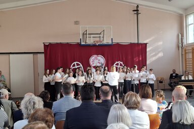 Az eseményt a diákok ünnepi műsora tette feledhetetlenné (Kállai Göblös Nikoletta felvétele)