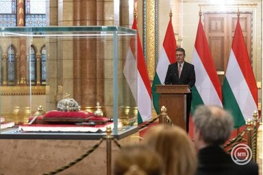 Fotó: MTI /Budapest, 2026. május 4. Sasvári Róbert, a Nemzeti Választási Bizottság (NVB) elnöke beszédet mond az április 12-i országgyűlési választáson országos listáról mandátumot szerzett