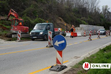 Több mint másfél éve tart az útfelület szanálása Puckaroš, a korábban víkend-, most már lakótelepülésként ismert település közelében (Fotó: Dávid Csilla korábbi felvétele)