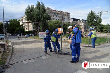 A Stevan Musić köti össze a Makszim Gorkij utcát a Lázár cár sugárúttal, és már hetek óta le van zárva az ott folyó távhővezeték-csere miatt (Fotó: Dávid Csilla felvétele)