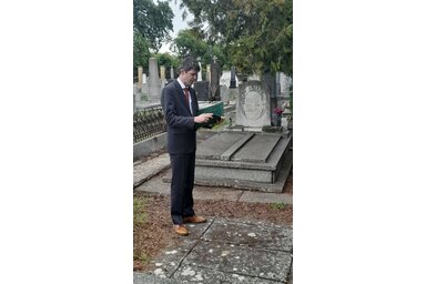 Herceg János sírjánál Sutus Áron osztotta meg emlékező gondolatait /Fotó: Limburger Georgina